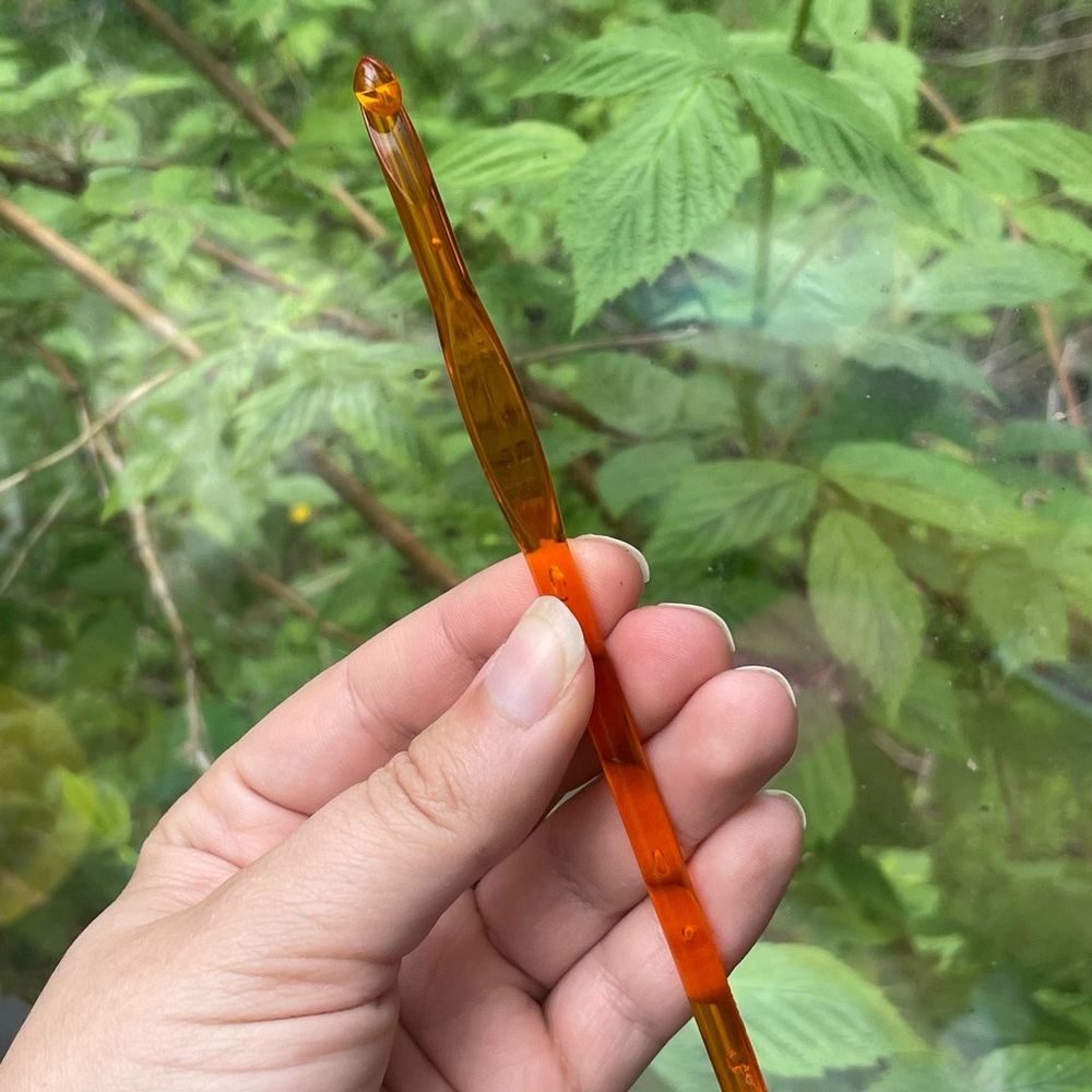 Orange crochet hook size 5.50mm